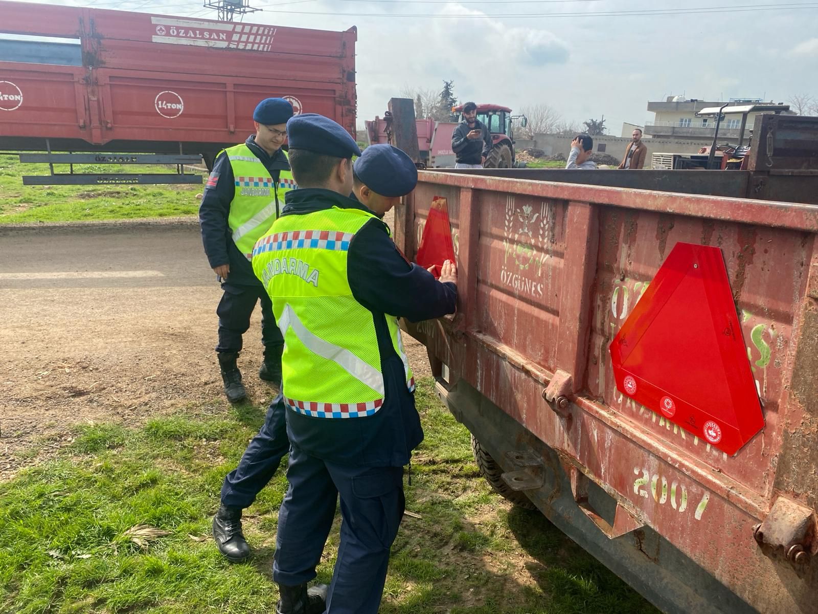 Mardin İl Jandarma Komutanlığından ‘Reflektör Tak Görünür’ Ol Projesi