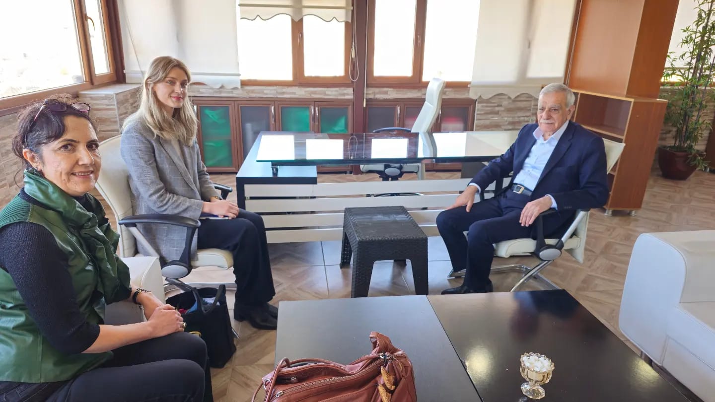 Büyükelçilik katibinden Türk’e ziyaret