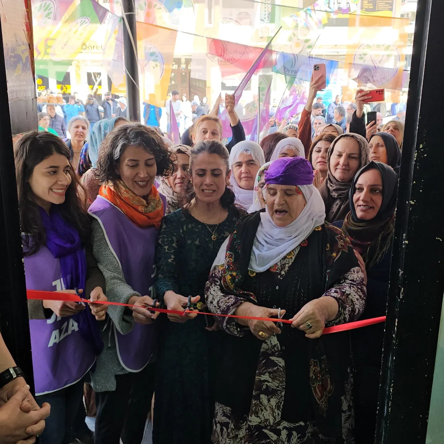 Kızıltepe’de kadın seçim bürosu açıldı