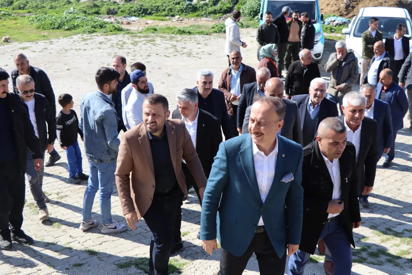 AK PARTİ BÜYÜKŞEHİR ADAYI ERİN SEÇİM ÇALIŞMALARINA YEŞİLLİ’DE DEVAM ETTİRDİ