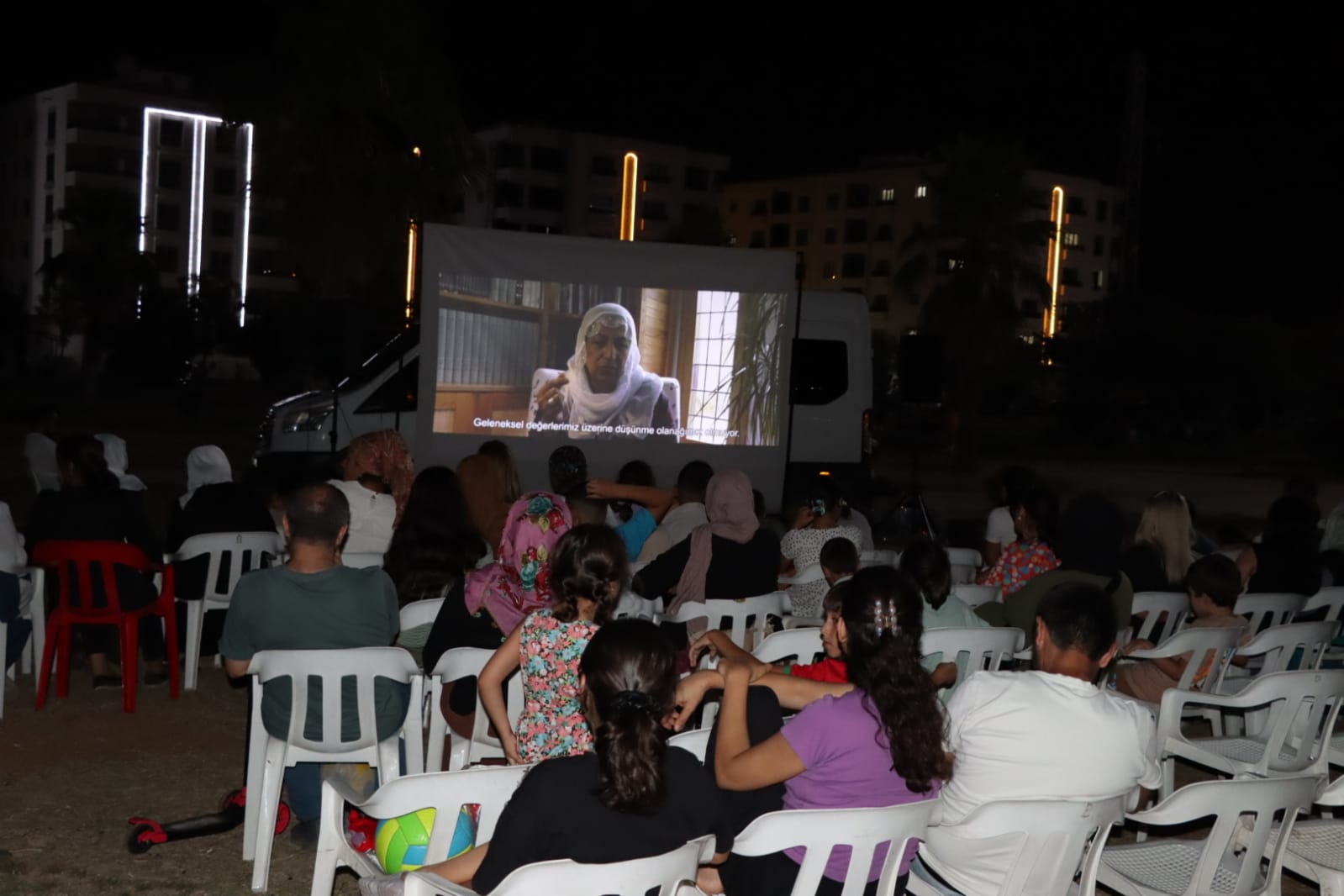 Kızıltepe Belediyesince Açık Hava Sinema Gösterimi Yapıldı