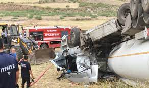 Petrol Yüklü Tanker Devrildi