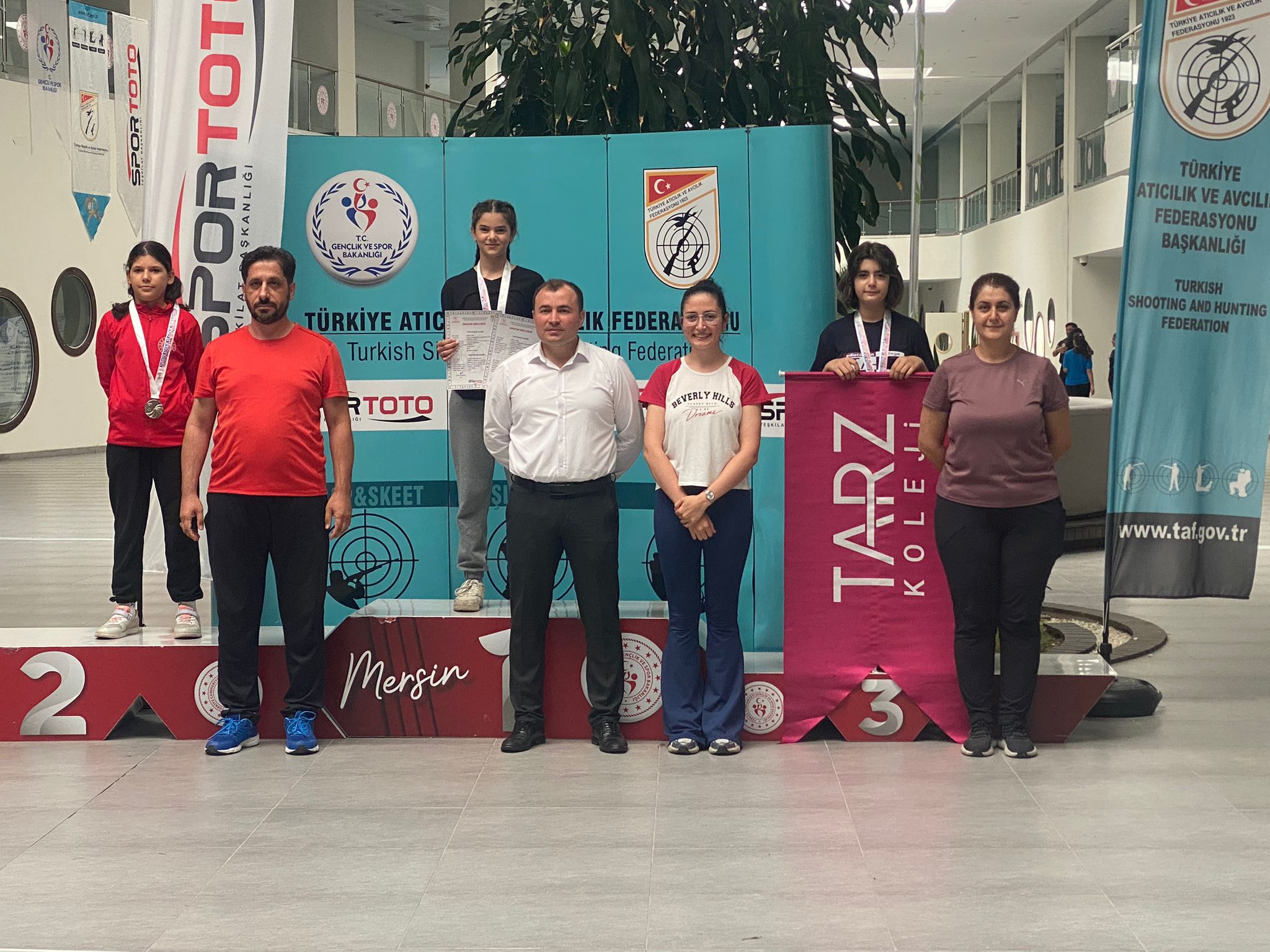 MİLLİ ATICILARIMIZ YUSUF DİKEÇ VE İLAYDA TARHAN’DAN SPORCULARIMIZA TEBRİK!