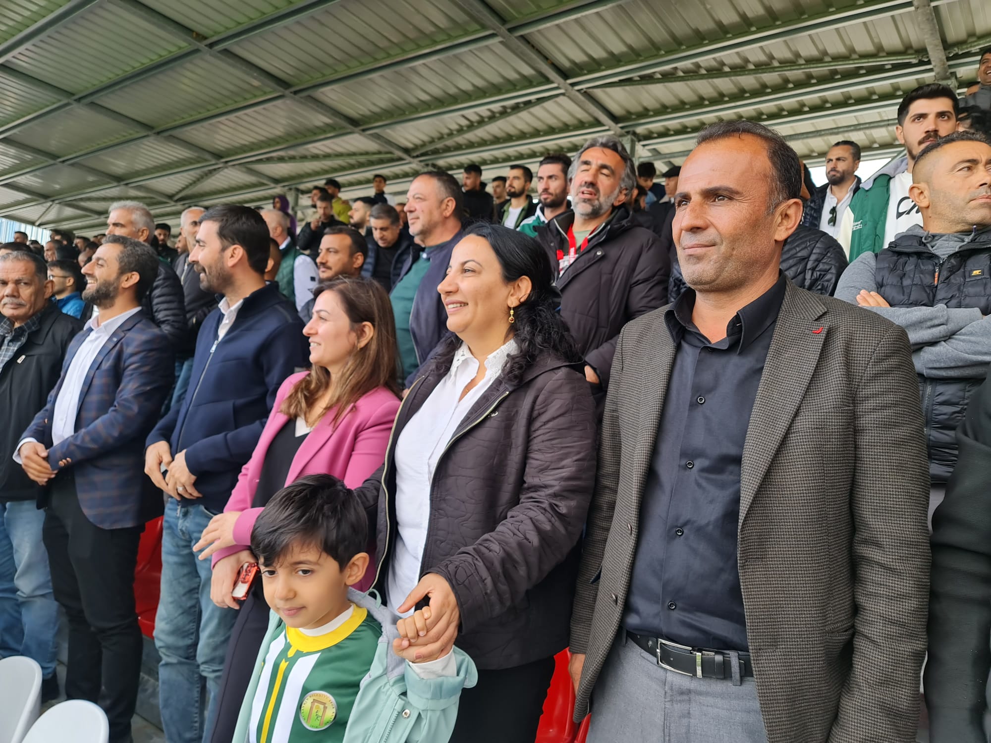 Eş Başkanlar maçı tribünde izledi  Mazıdağı Belediye Eş