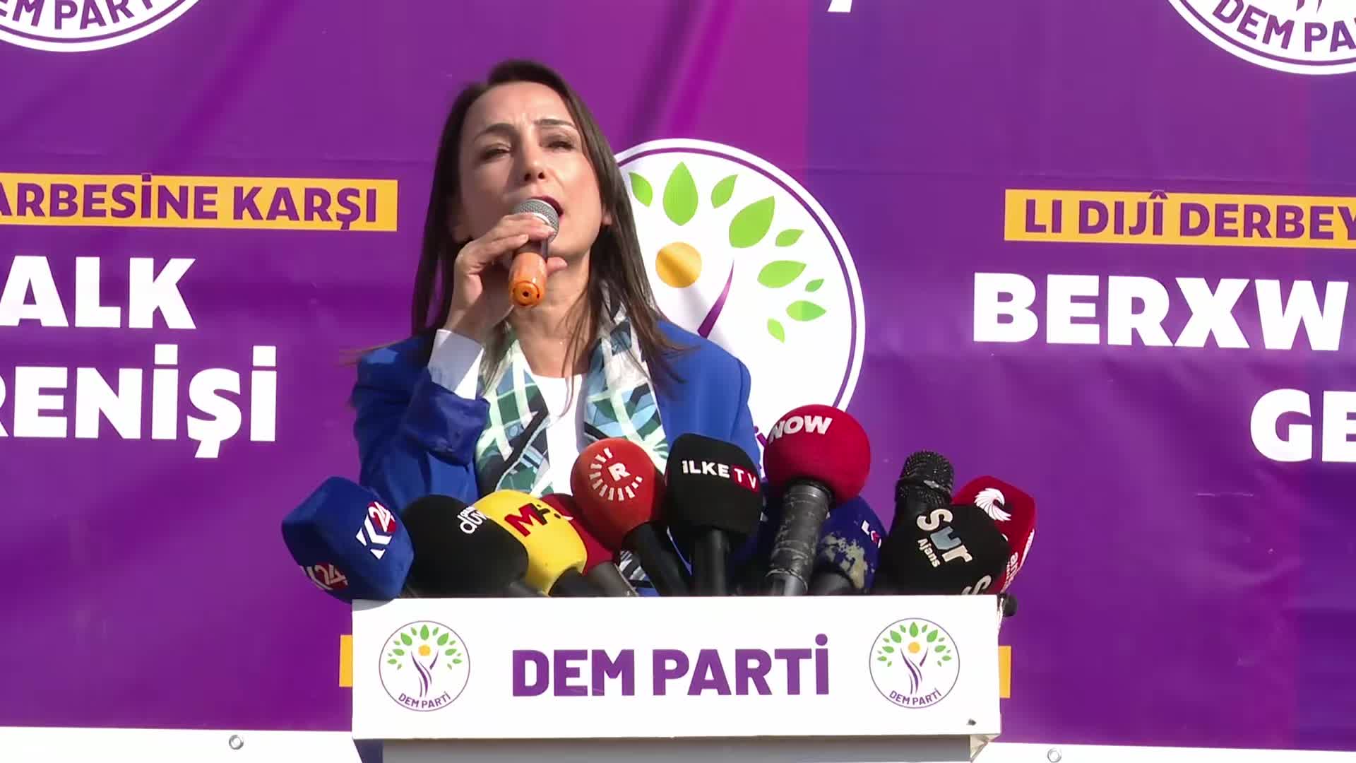 DEM Parti’den Bahçeli’ye yanıt: Uzattığın eli biz tuttuk, diğer ortağın baltaladı