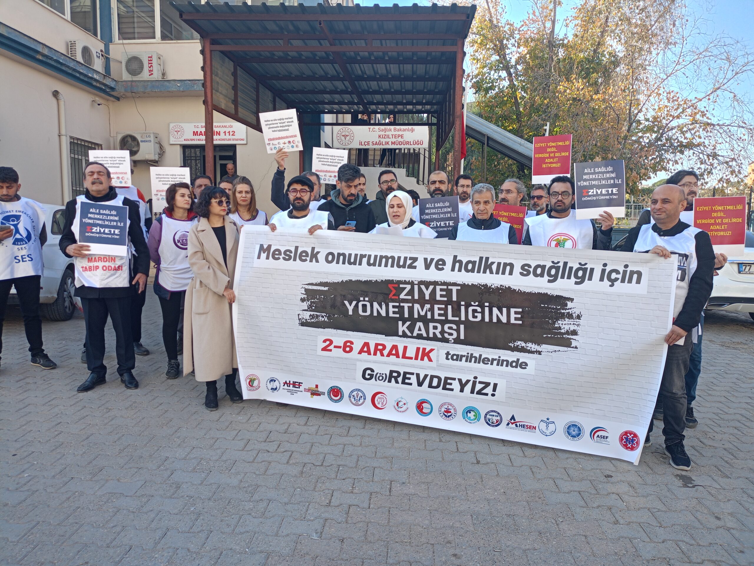 Kızıltepe’de Sağlık Çalışanlarından Yeni Aile Hekimliği Yönetmeliğine Karşı Eylem