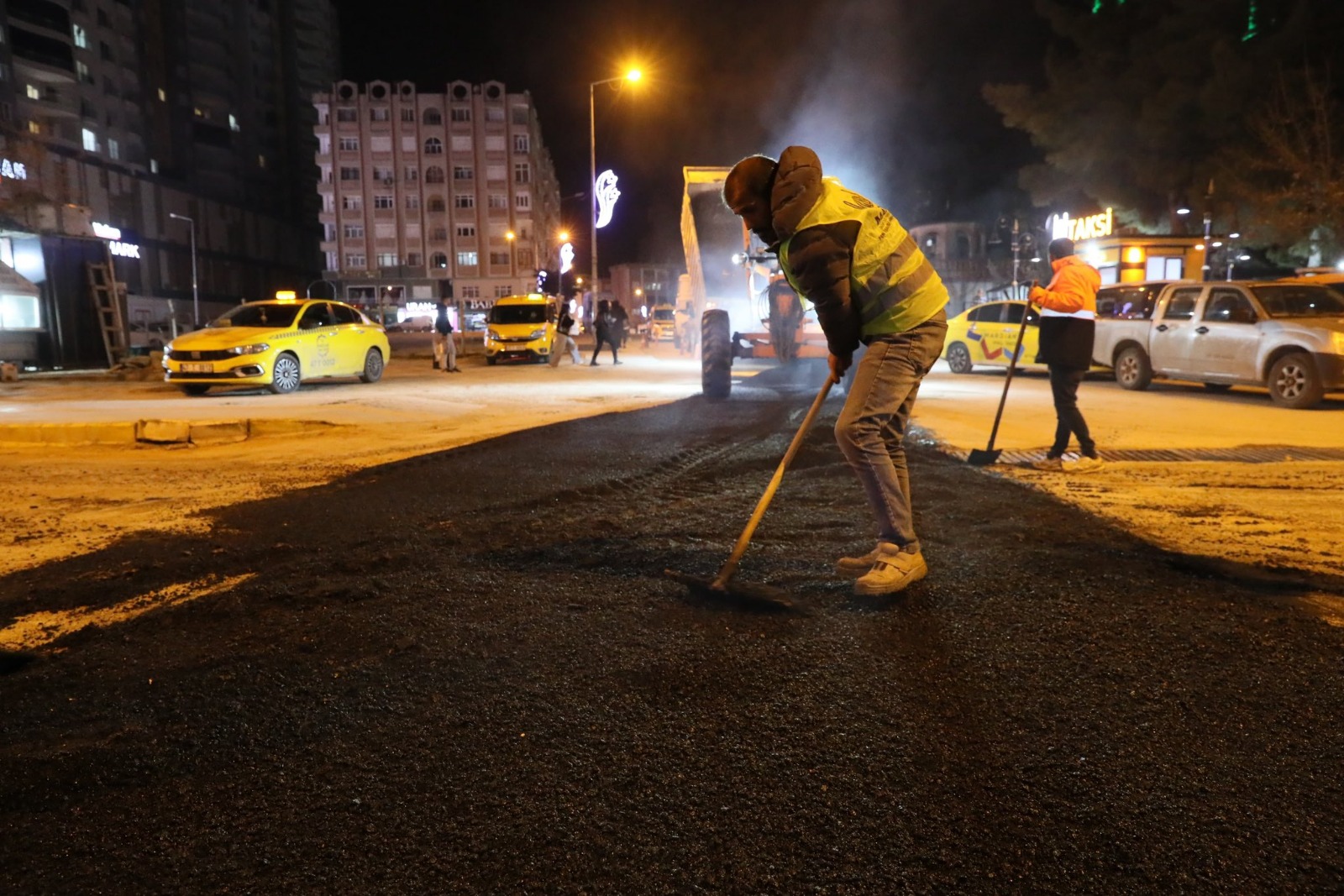 Büyükşehir Belediyesi’nden Yama Asfaltlama Çalışmalarına Tam Gaz