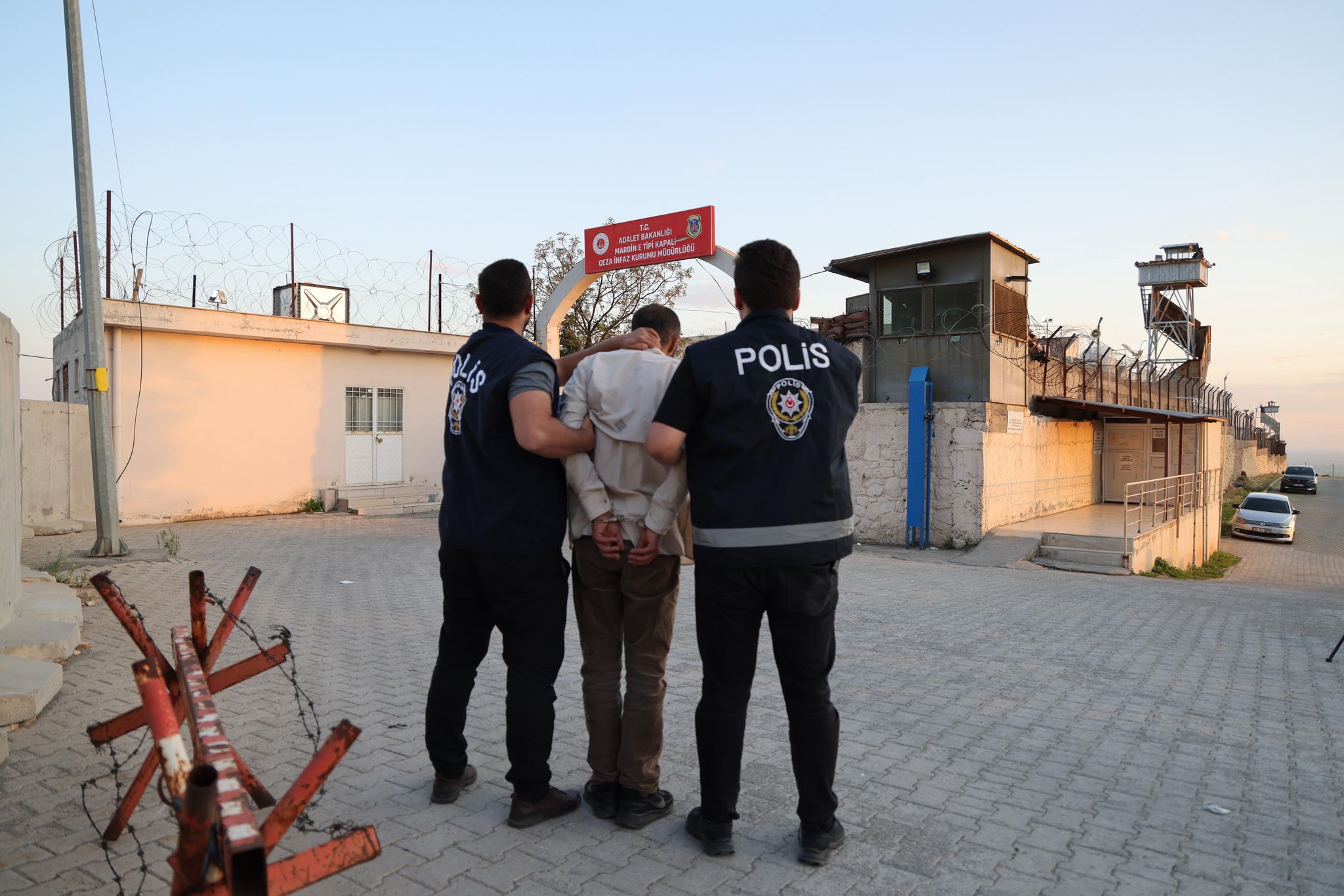 Kızıltepe Polisinin Başarılı Operasyonuyla Aranan Firari Yakayı Ele Verdi