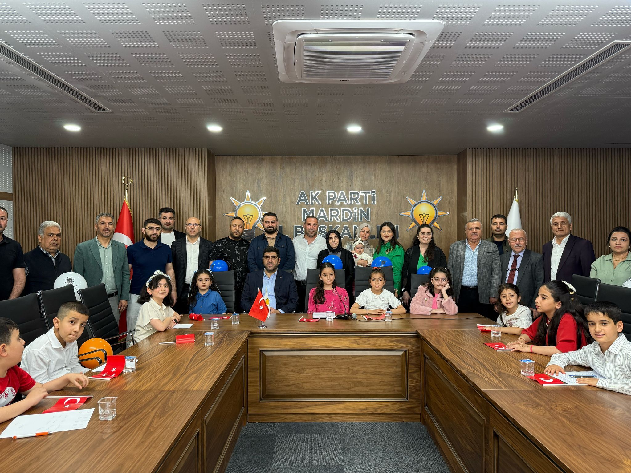 AK Parti Mardin İl Başkanlığı, 23 Nisan’da Çocuklara Emanet Edildi