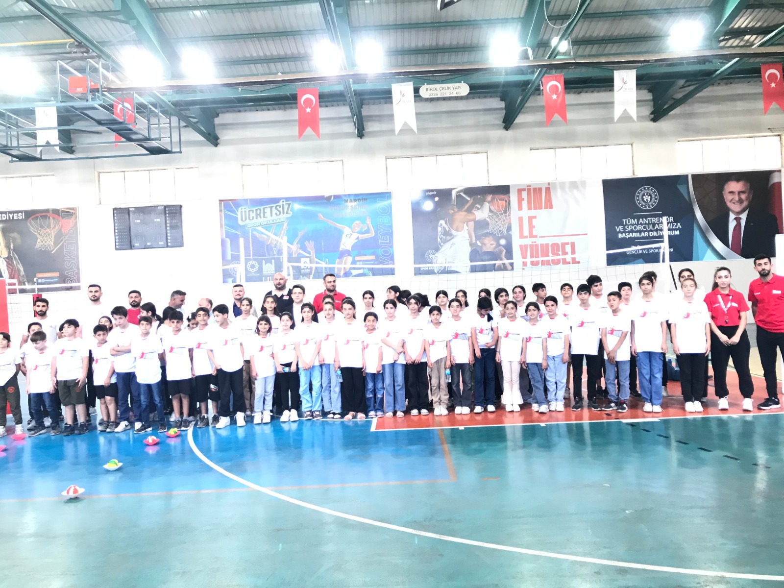 Derik’te ilk defa 50 çocuk sporcuyla 40’ıncı Fabrika Voleybol Okulu açıldı