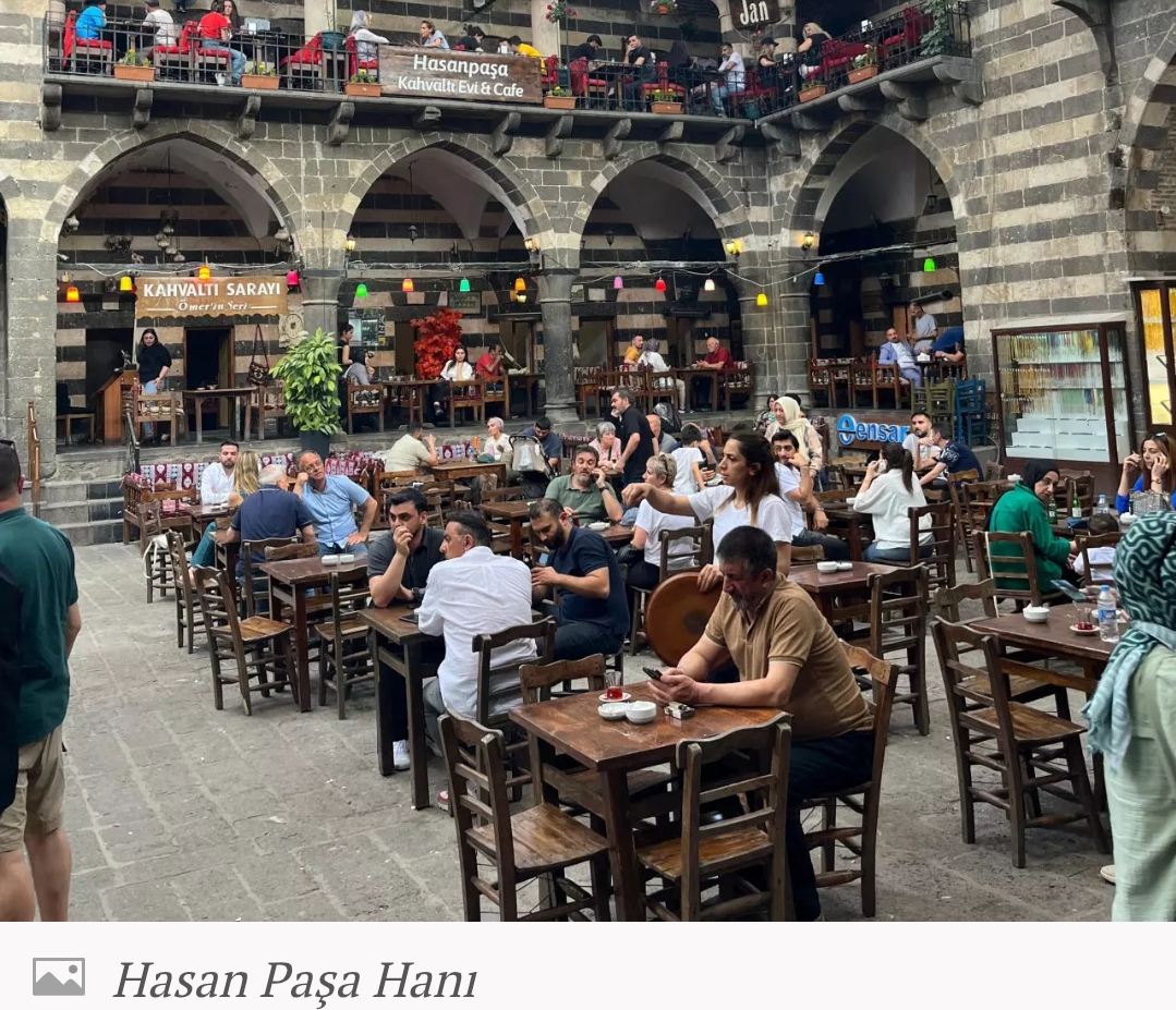 Diyarbakır’da esnafın yüzü güldü: PKK’nın fesih kararı sonrası turist akını başladı!