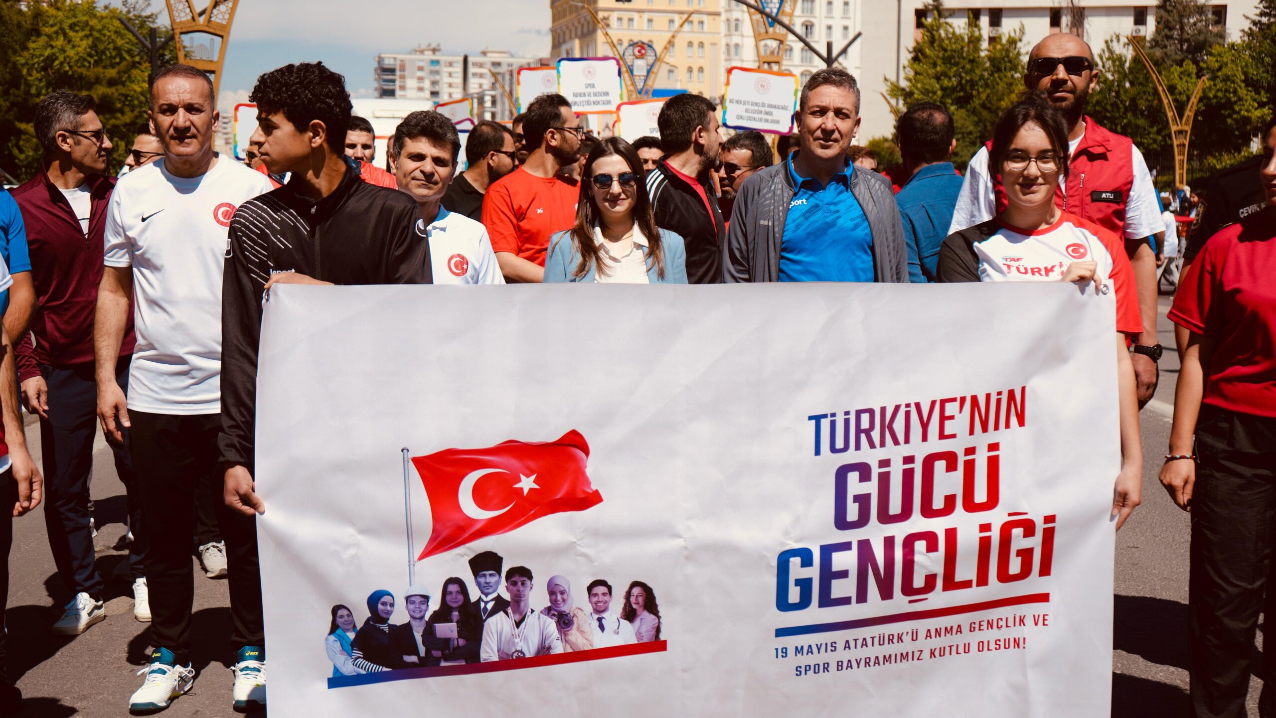 Mardin’de Gençlik Haftası Coşkulu Etkinliklerle Başladı