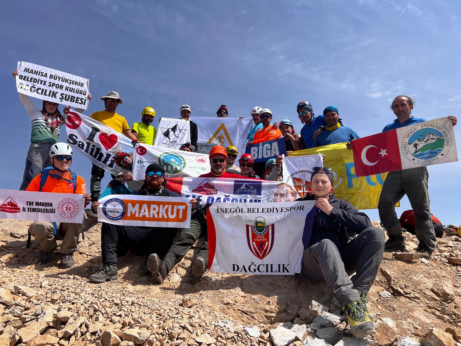 Mardin’li Dağcının da katıldığı 24 Dağcı Cilo Reşko Dağı tırmanış zirvesini tamamladı
