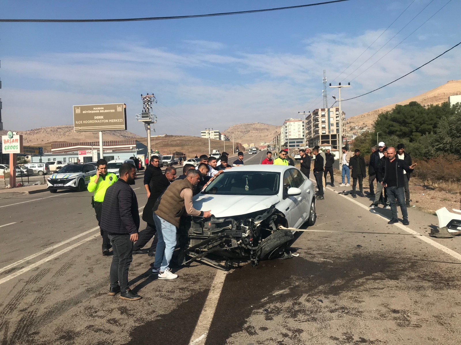 Derik’te meydana gelen trafik kazasında 3 kişi yaralandı