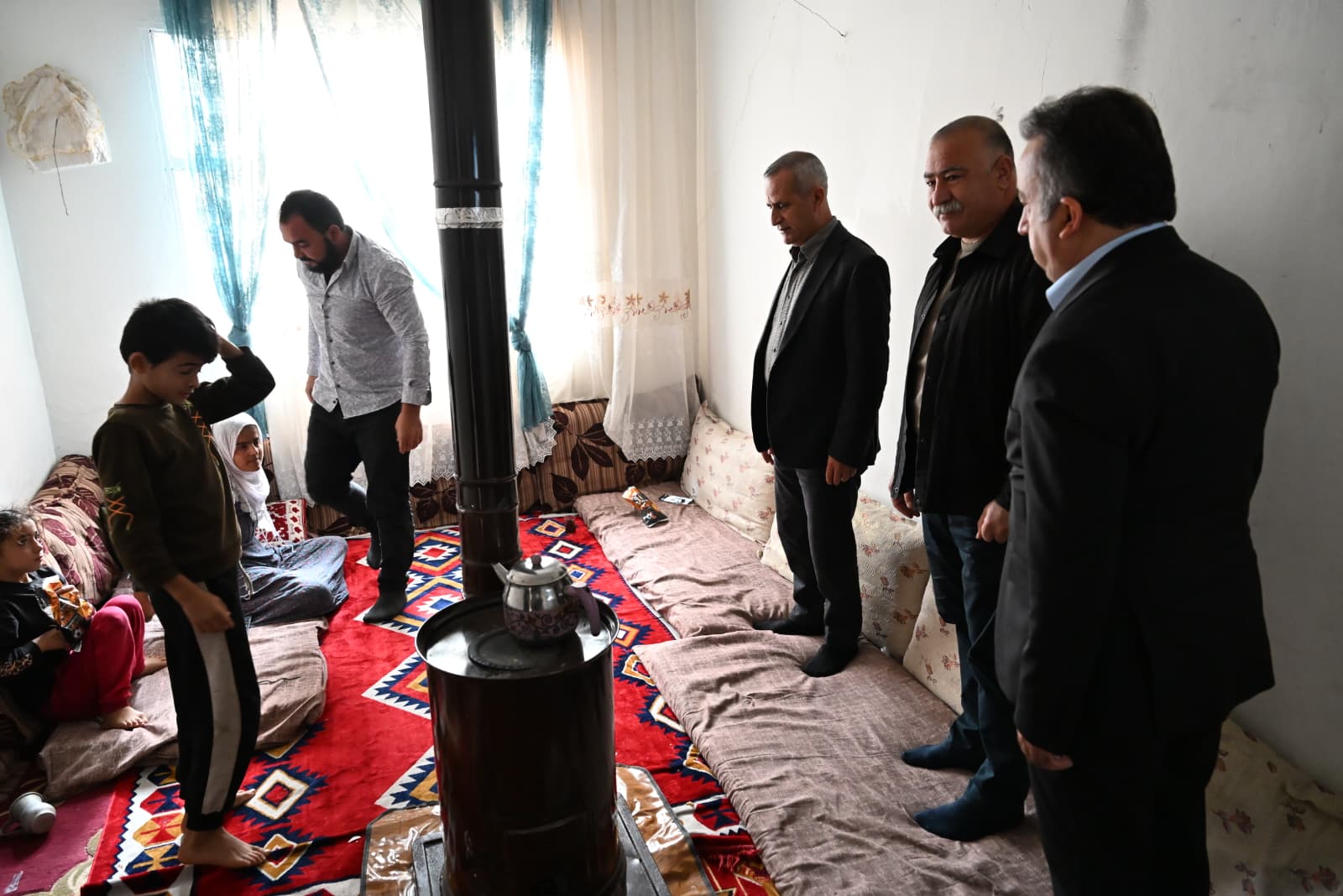 Kızıltepe Belediyesi, İhtiyaç Sahibi Bir Ailenin Barınma Sorununu Giderdi