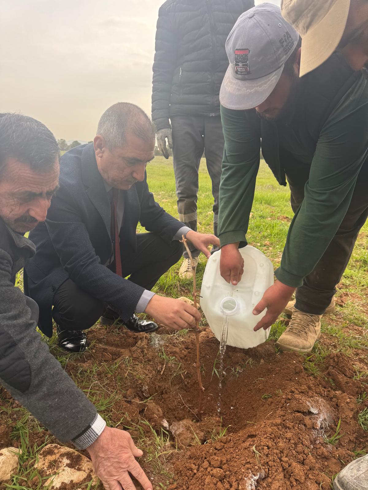 Fakültemiz Uygulama Alanında Yerel Üzüm ve İncir Çeşitlerinin Dikimi Gerçekleştirildi