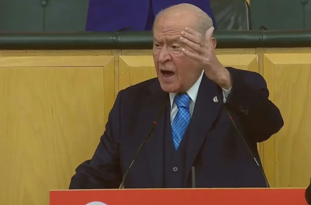 Bahçeli’nin Kürtlerle ilgili sözleri parti grubunda ayakta alkışlandı