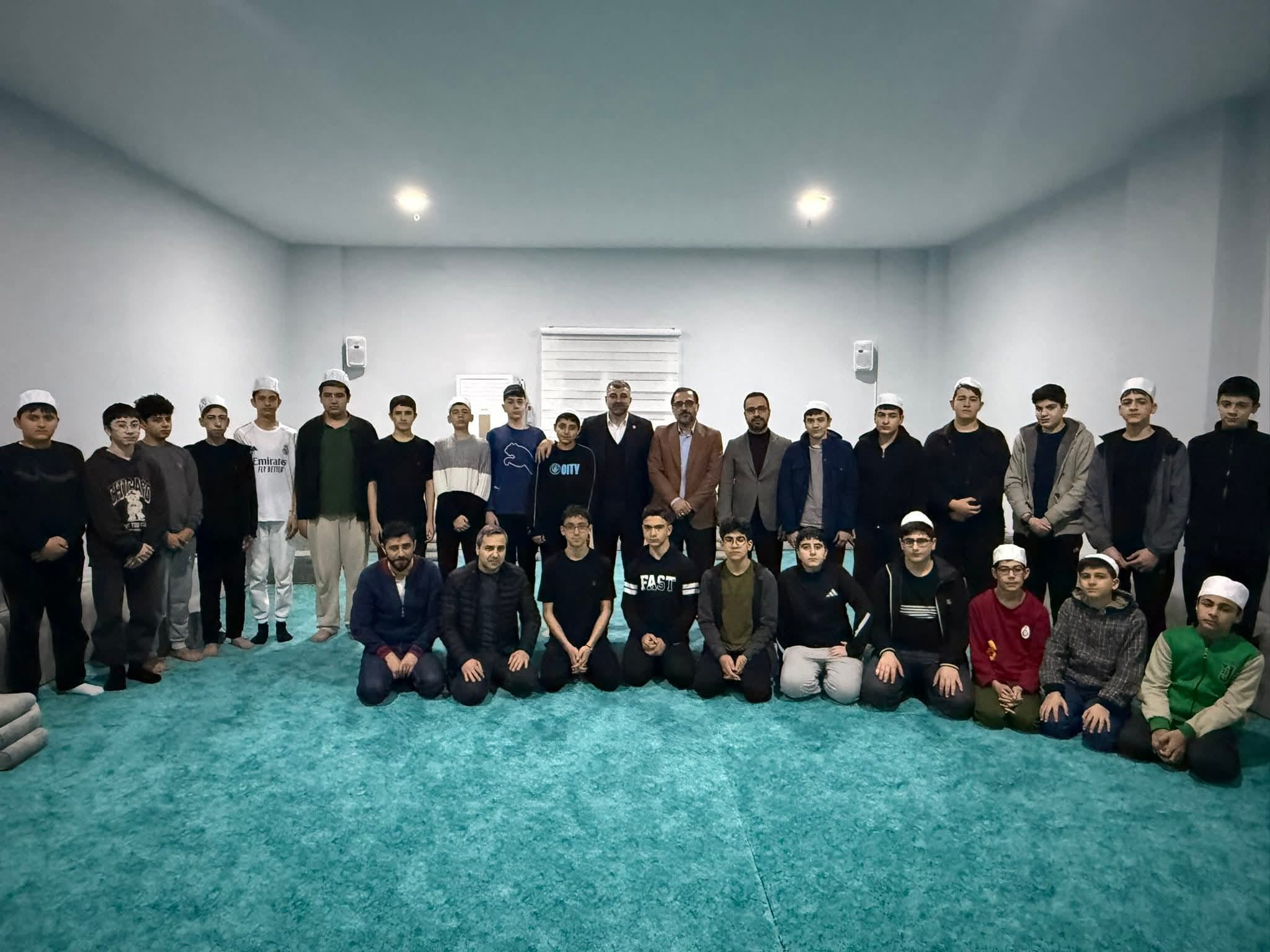 MİLLETVEKİLİ FARUK KILIÇ MARDİN KURAN EĞİTİM MERKEZİ ÖĞRENCİLERYLE SAHURDA BULUŞTU