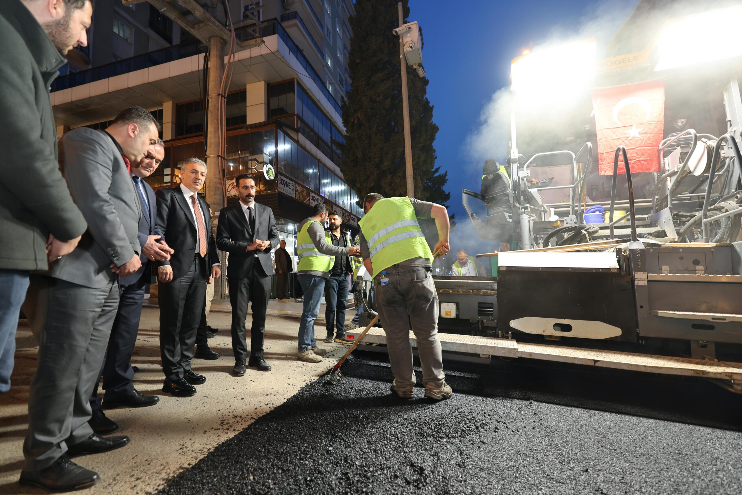 Vali Akkoyun Asfalt Çalışmalarını Yerinde İnceledi