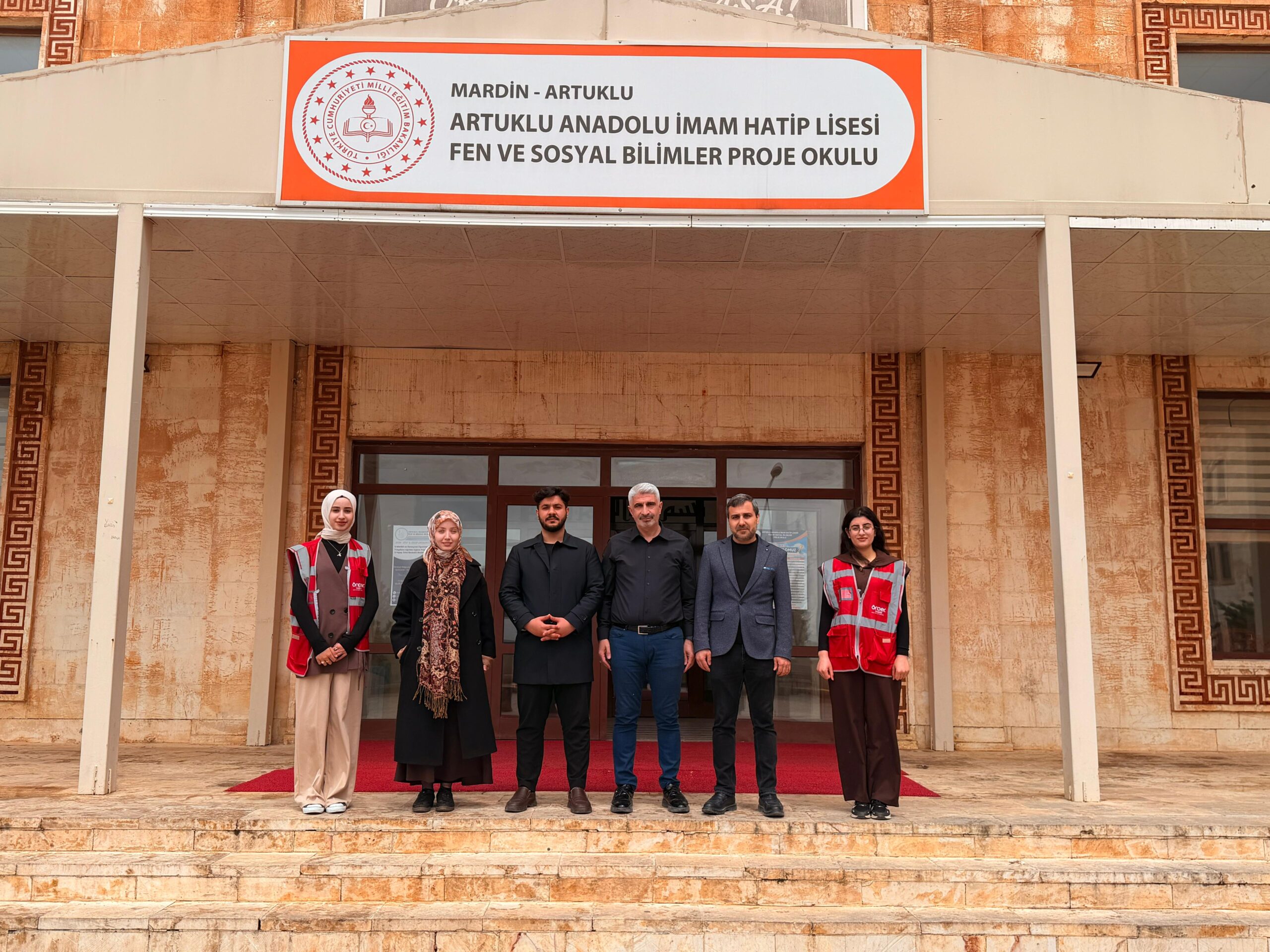 Mardin Önder’den Öğretmenlere Karanfil Takdimi