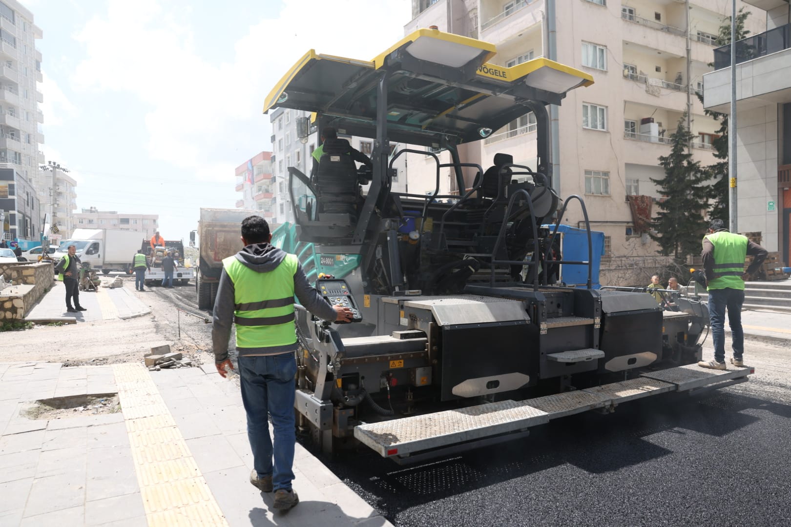 Mardin Büyükşehir Belediyesi, Asfalt ve Yol Yenileme Seferberliği Başlattı