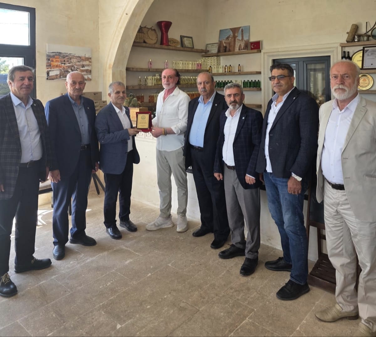 MTDF Başkanı Öter’den İş İnsanı Moris Dal’a Plaket