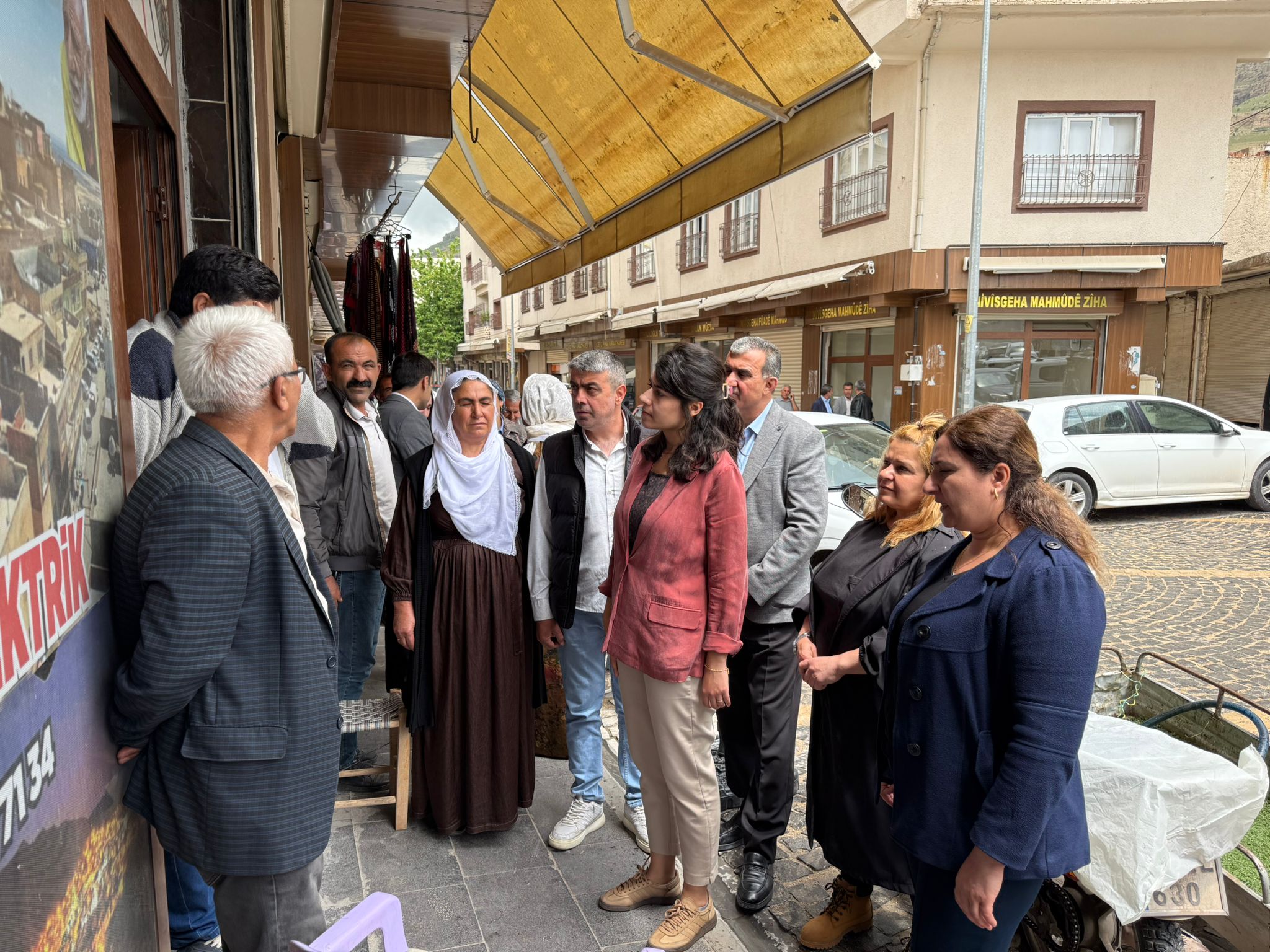 DEM’li Vekil Güneş’ten Derik Esnafına Ziyaret