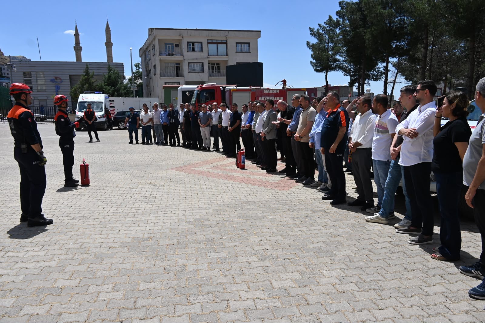 Derik’te Yangın söndürme ve tahliye tatbikatına Kaymakam Bayraklı’da katıldı